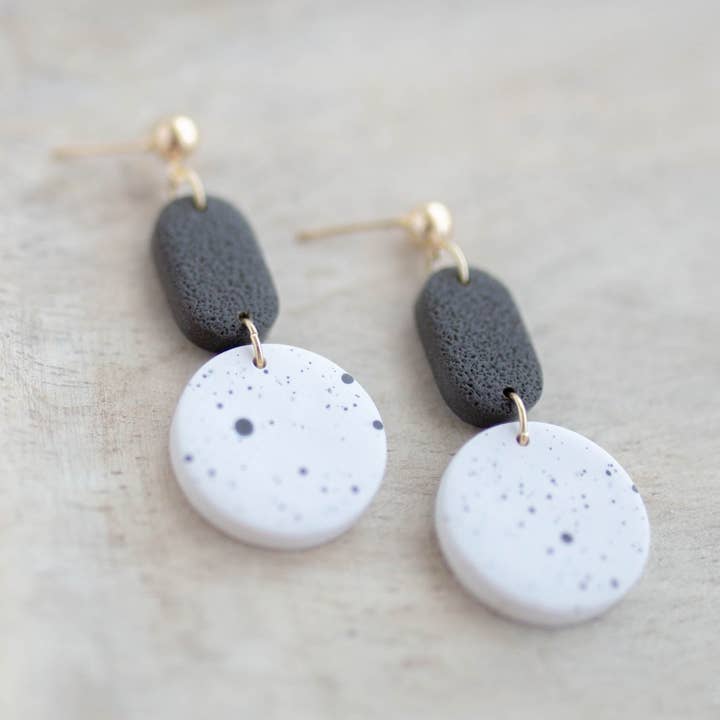 Ohrringe aus Ton | Einfache Granitbaumeln | Desert-Kollektion für den Großhandel von Hazel n Blue