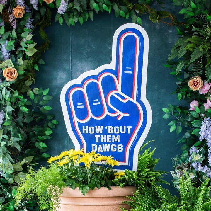 Poteau de jardin en mousse How 'Bout Them Dawgs pour la vente par Songbird Grove Collection