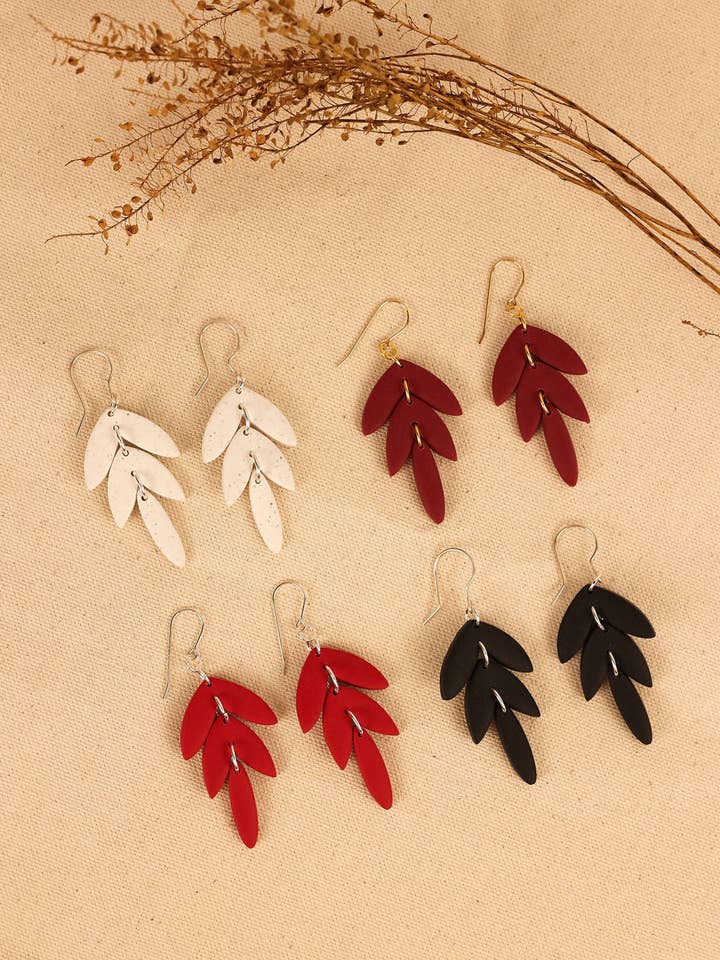 Folder Dingle | Lerøreringe for engroshandel hos Katie White Designs LLC