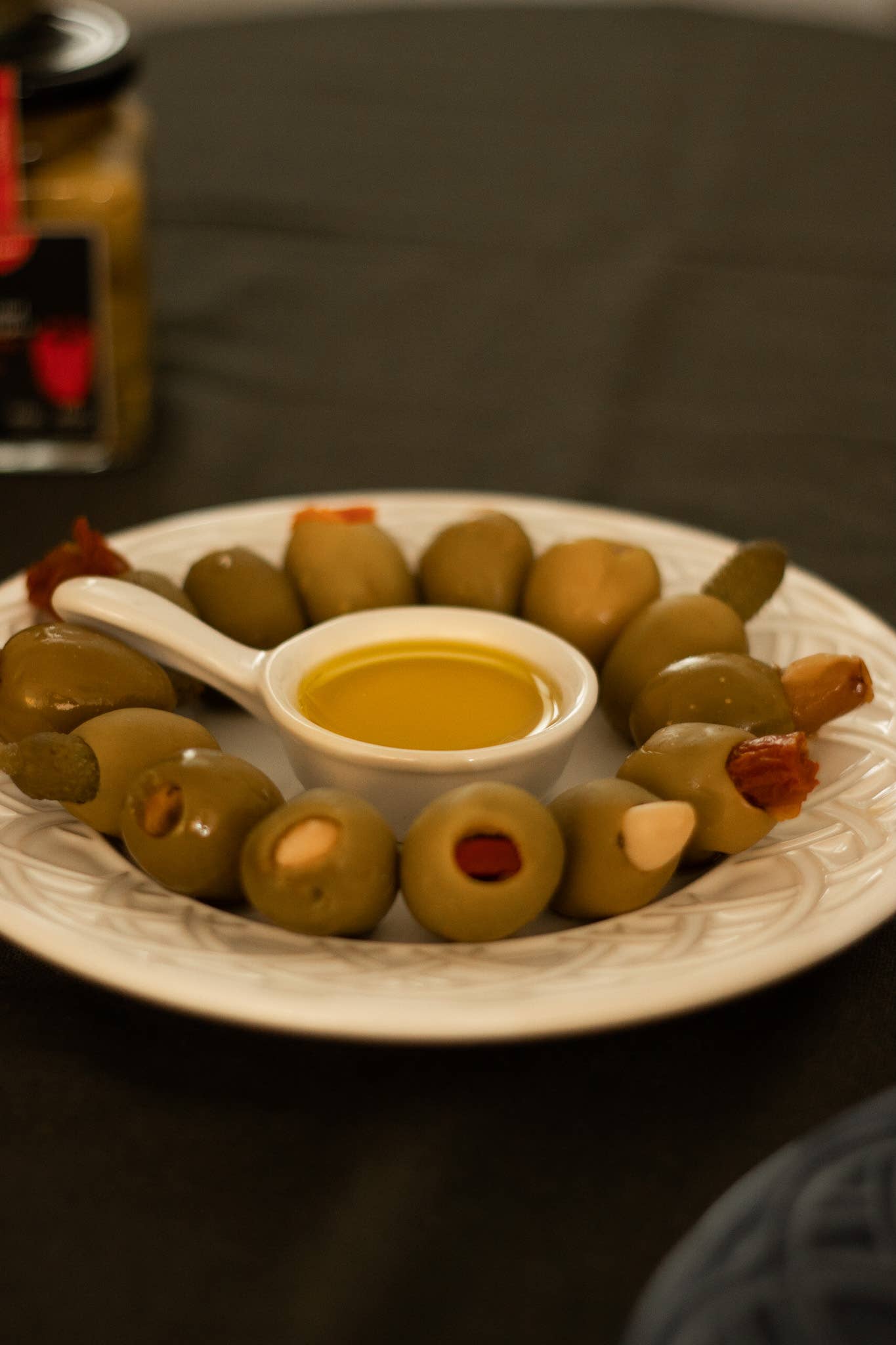 Luna Ibérica SL - Wholesale Olives - Green Olives Spanish Queen - Stuffed with Garlic Cloves3