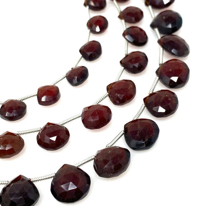 Perles de pierres précieuses en grenat de 8 pouces, perles à facettes en forme de cœur en grenat du Mozambique, fournitures de bijoux pour la fabrication de bijoux, perles en gros pour la vente par Akstar Gems