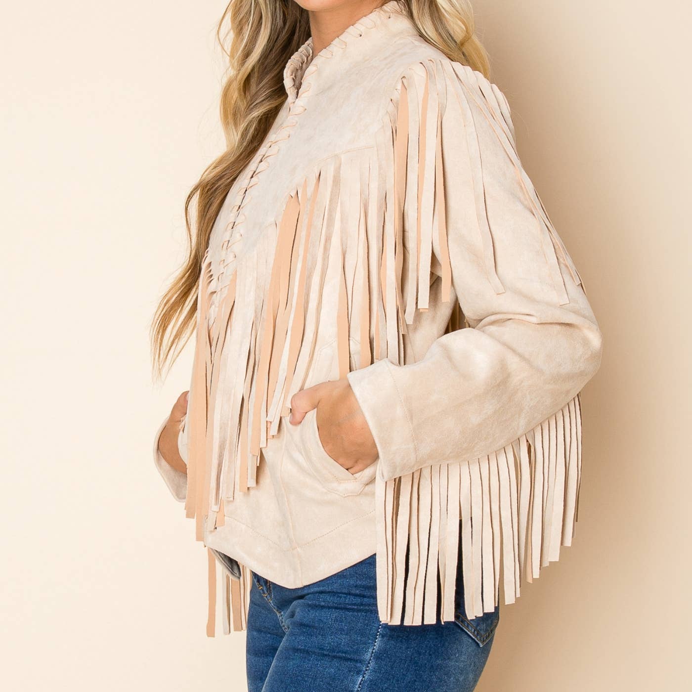 W.A.Y. --Wonderful And Young - Vendita all'ingrosso Giacca - Donna - GIACCA CON FRANGE W.A.Y IN PELLE SCAMOSCIATA CON DETTAGLIO A TRECCIA8