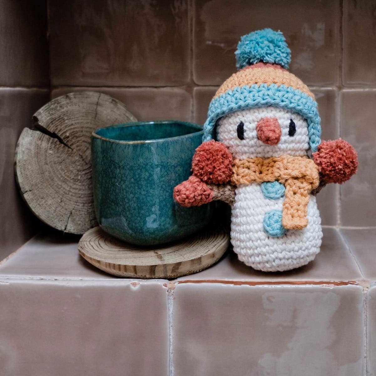 Hoooked Yarns - Vendita all'ingrosso Kit per lavoretti fai da te - Kit all'uncinetto fai-da-te Winter Snowman Jingle1