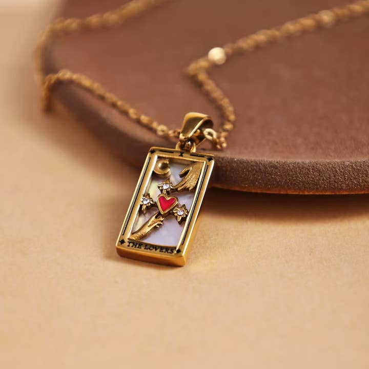 Revelari - Venta al por mayor Collares con colgantes/abalorios - Colgante Collar Tarot "Los Enamorados"1