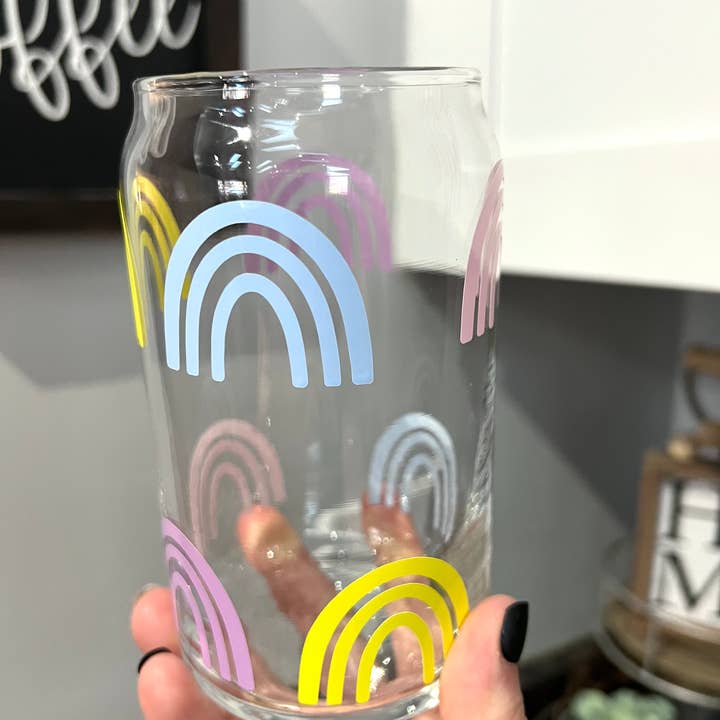 Coupe en verre pastel arc-en-ciel, canette de soda, canette de bière pour la vente par Boho Sips