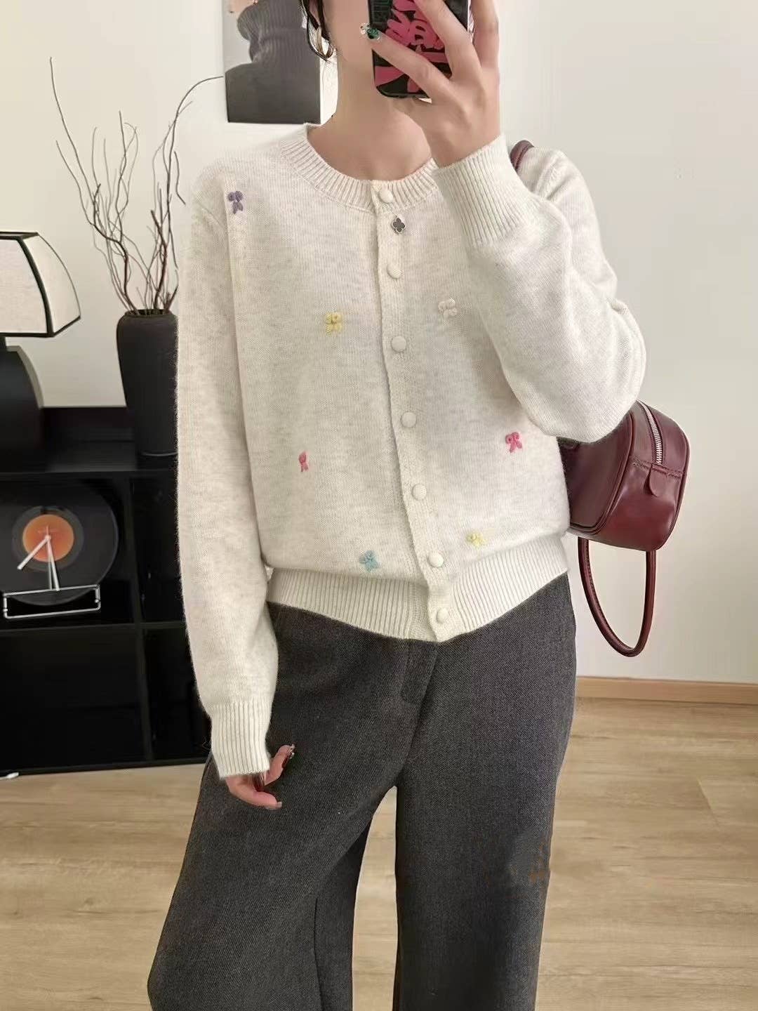 Last True Angel – Cardigan - Mulher por atacado – Cardigan em Creme com Laço Bordado em Mistura de Lã1