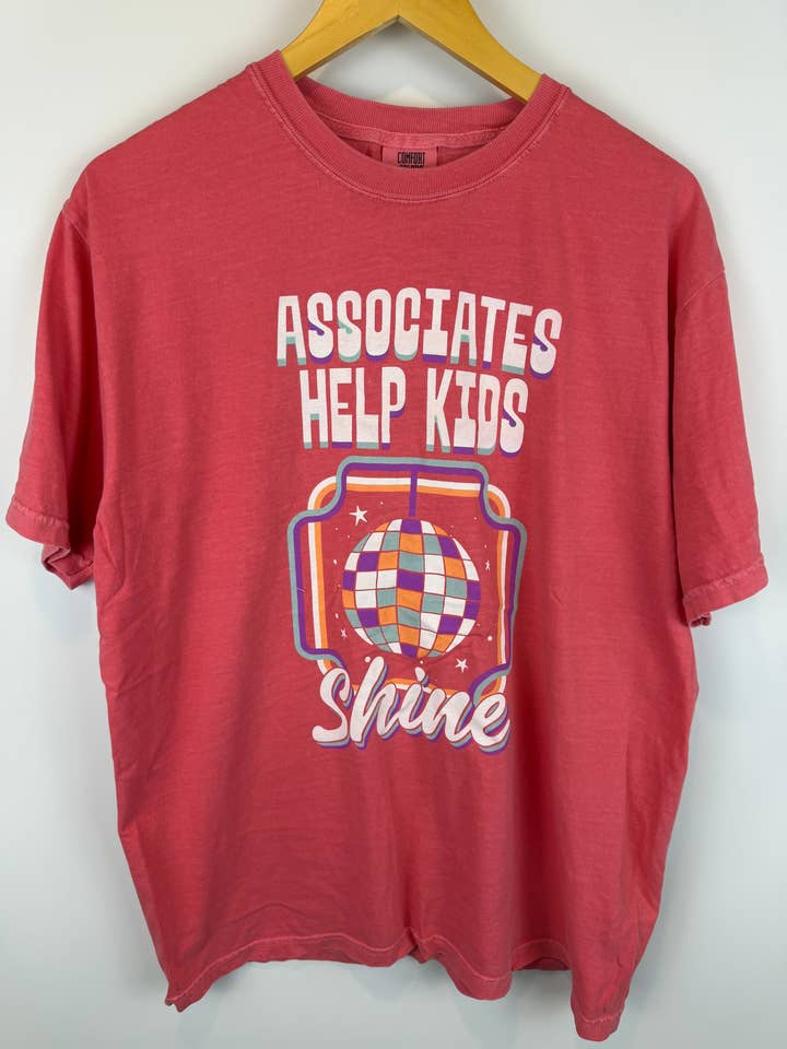 Associerede hjælper børn med at skinne - Stor for engroshandel hos Room 1021