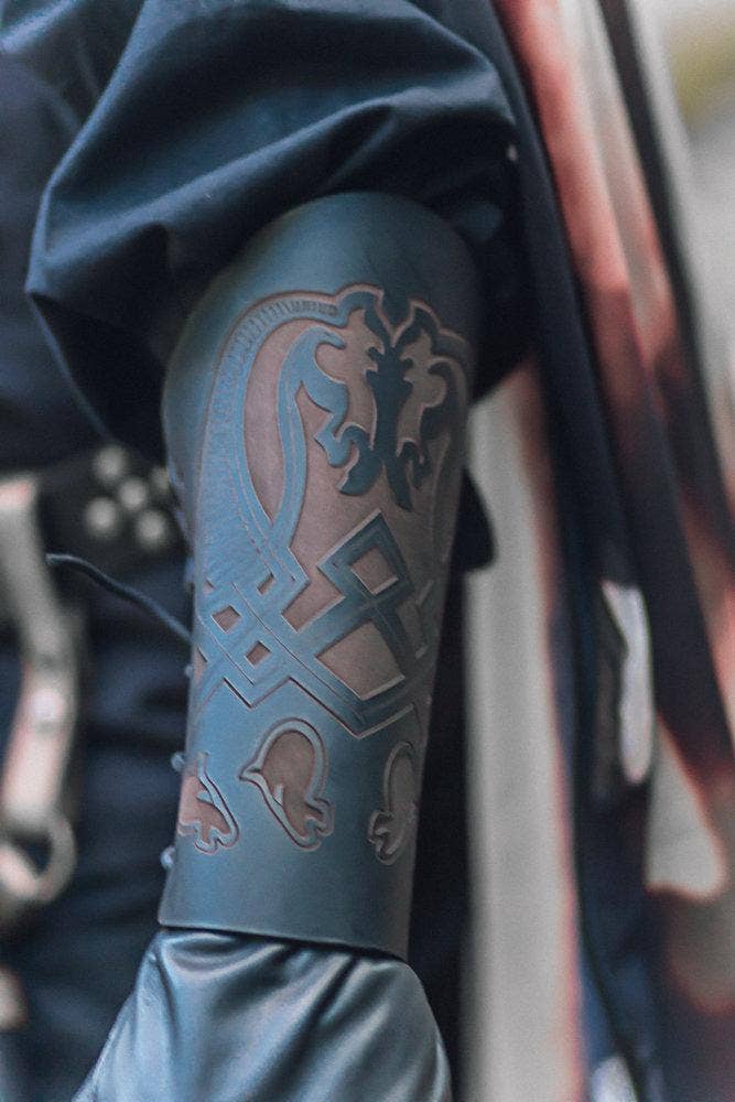 Outcast Props - Wholesale Costume - Unisex - Rohirrim horses engraved Bracer.1