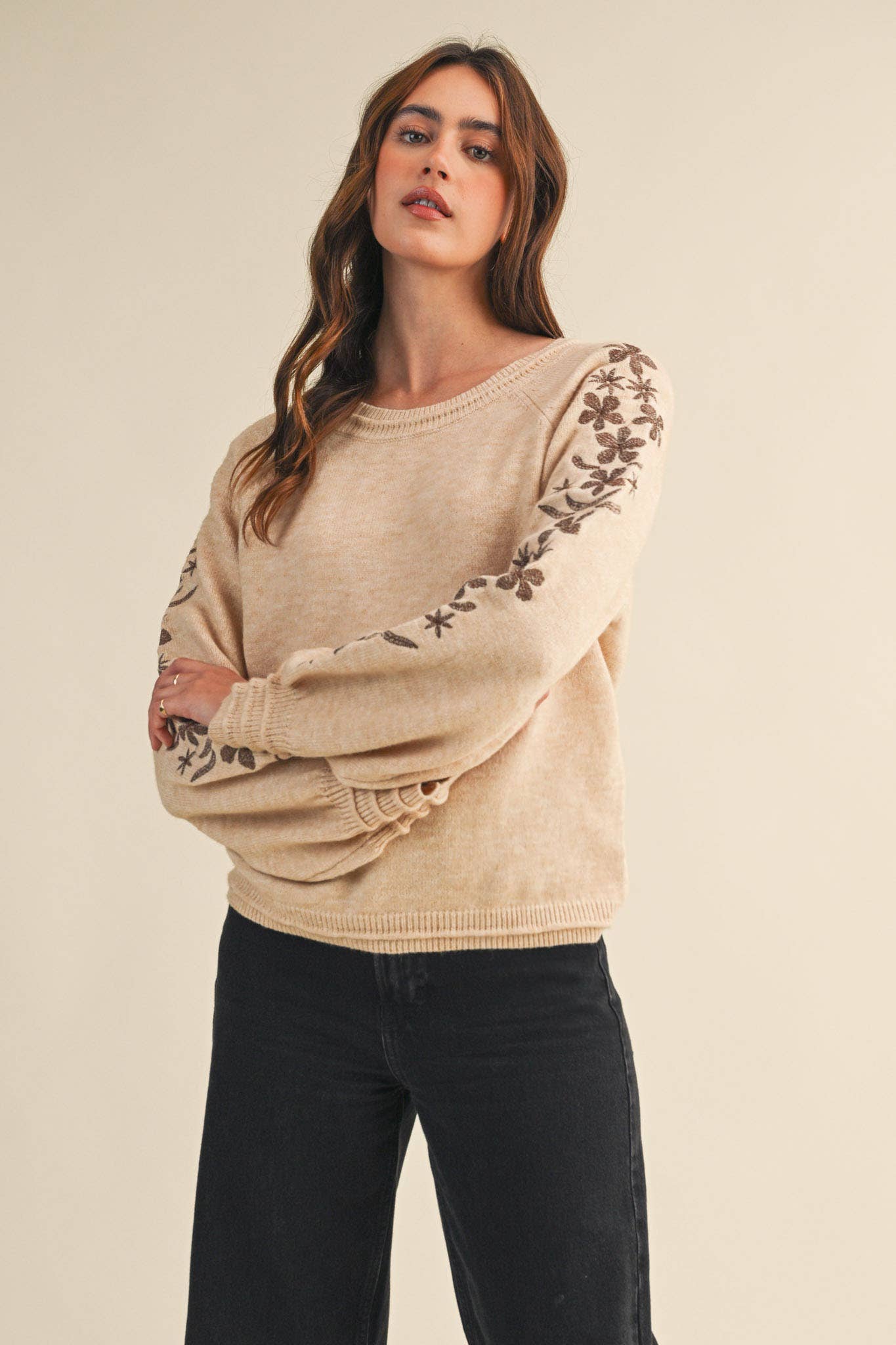 &MERCI - Wholesale Knit Sweater - Women's - PULLOVER SWEATER WITH FLORAL EMBROIDERED SLEEVES MSW1089032