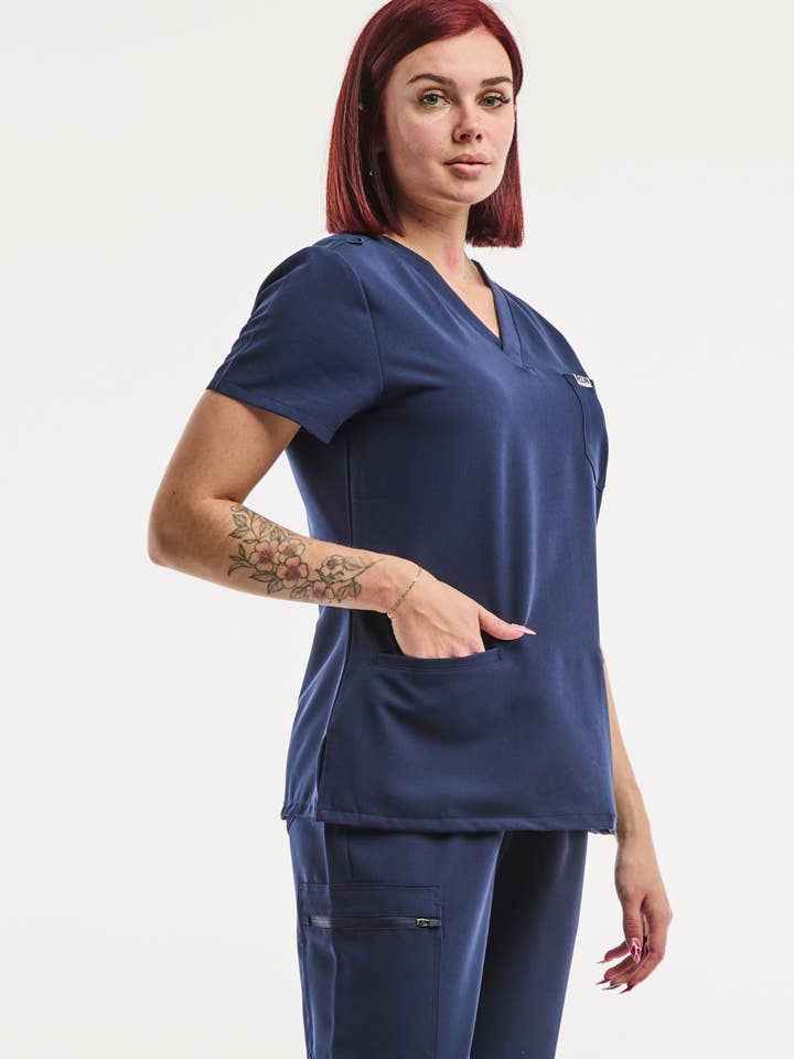 AELIN - Wholesale Healthcare Uniform - Women's - Paris - Tunique Médicale Stretch - Femme - Bleu Marine1