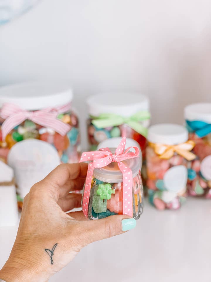 Le Pot de Bonbons Personnalisé - pot en verre de 4 onces pour la vente par Candy by J.Co