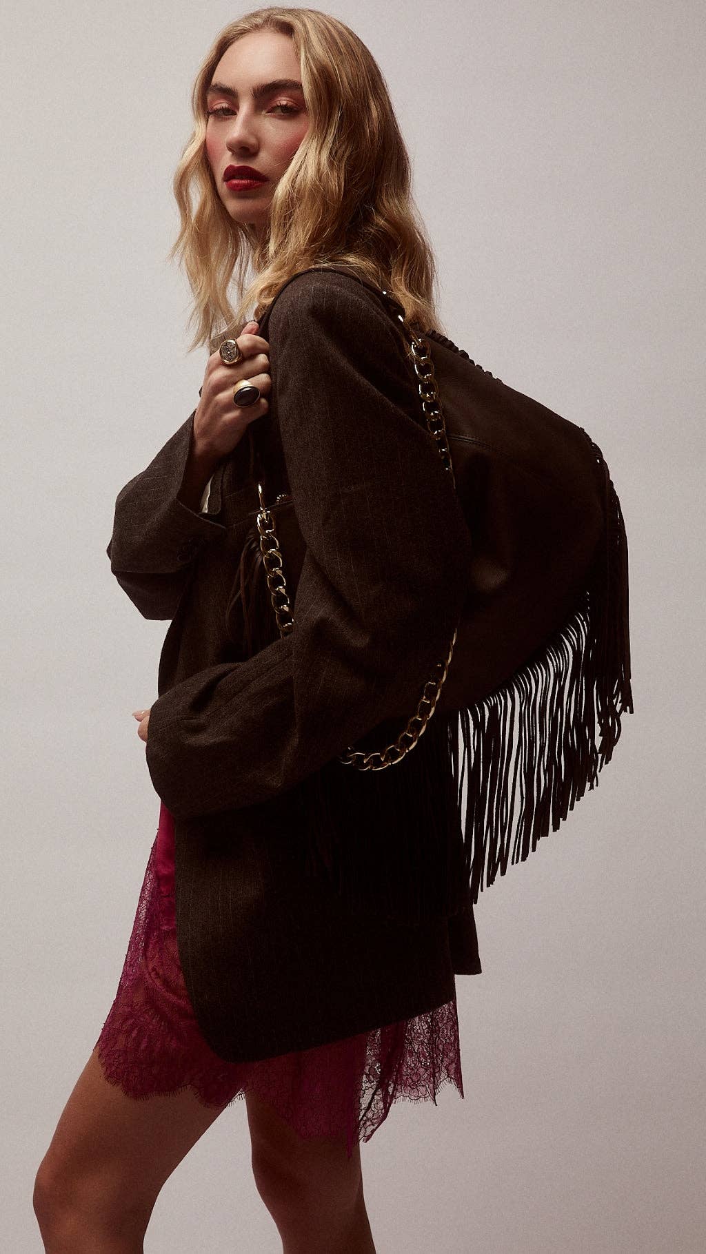 Maure Kate – Sac hobo en cuir avec longues franges et chaîne dorée amovible en vente sur Faire4