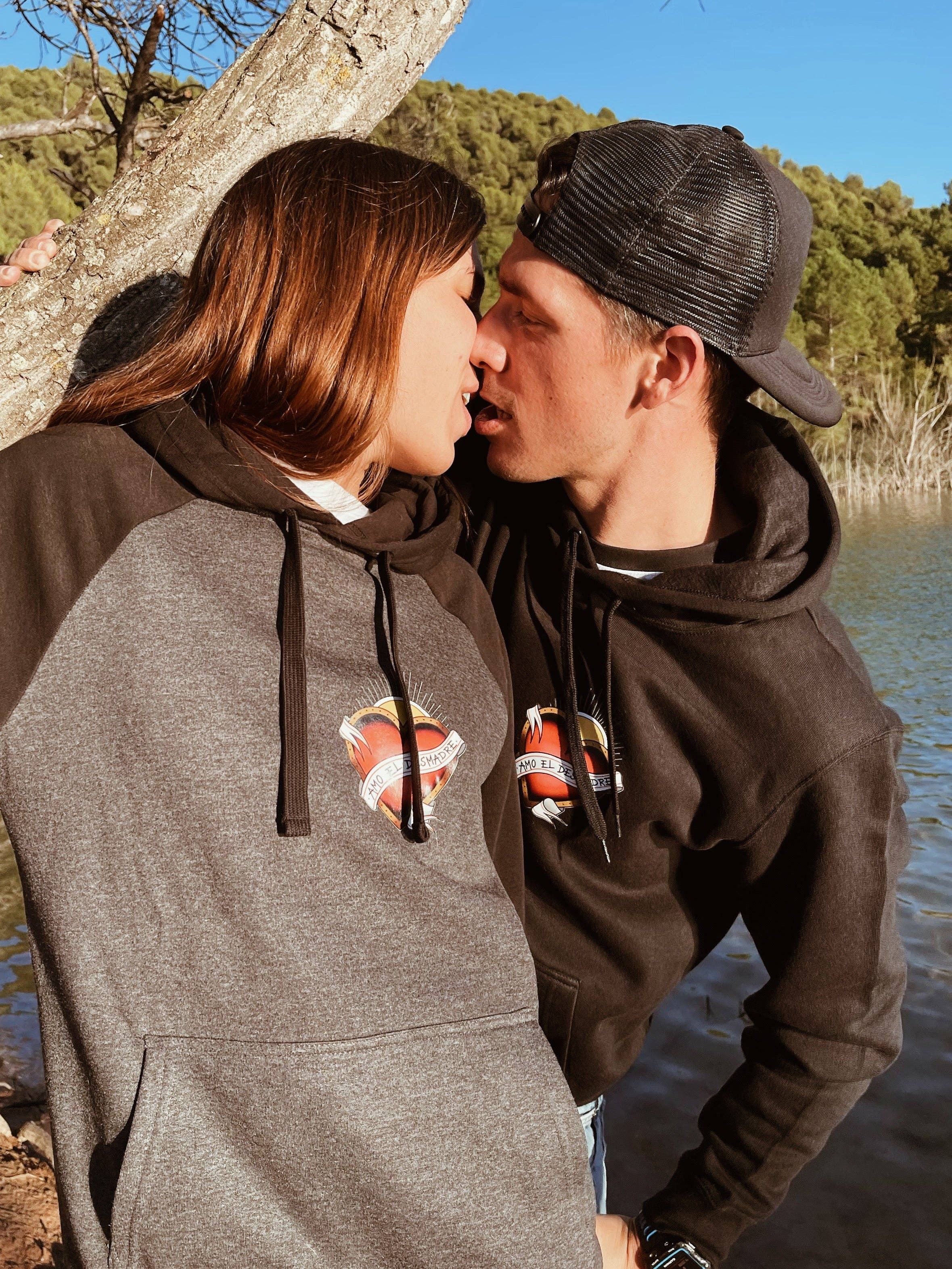 Anthracite Amo el Desmadre sweatshirt for wholesale on Faire2