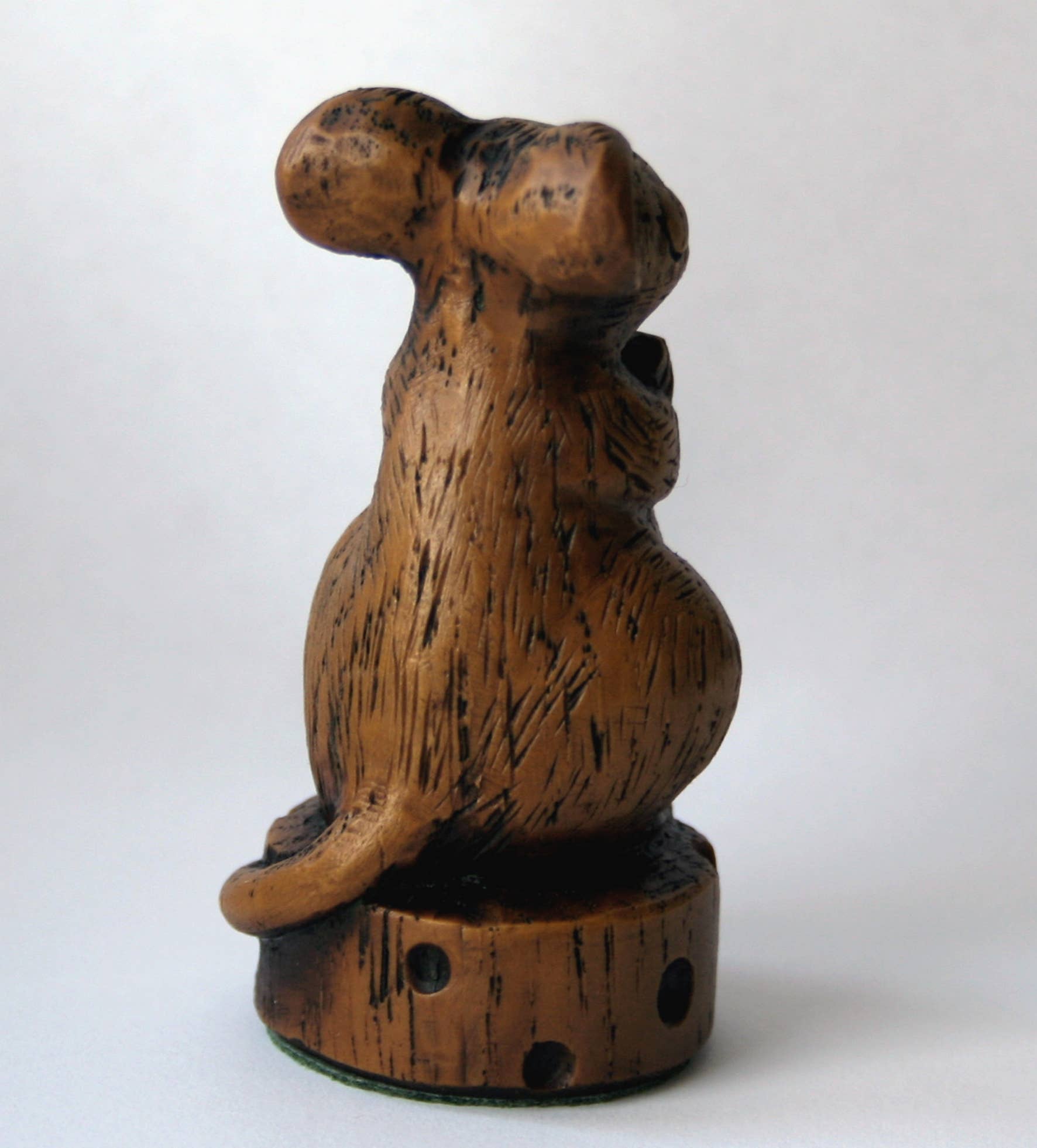 Oakapple Designs Ltd - Wholesale Decorative Figurine - Church Mouse Praying On Cheese Reproduction carving ornament3