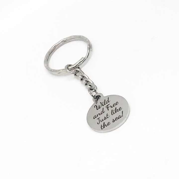 Sauvage et libre comme la mer Porte-clés, Cadeau de voyage à la plage, Cadeau de voyage entre filles, Cadeau pour amateur de plage, Porte-clés de maison de plage, Cadeau de pendaison de crémaillère de maison de plage pour la vente par JKCE Designs