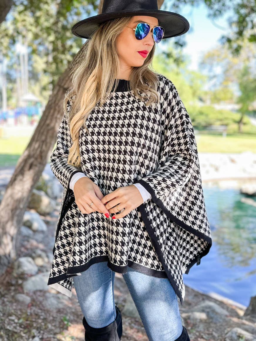 Noir Poncho classique en tricot pied-de-poule noir et blanc en vente sur Faire1