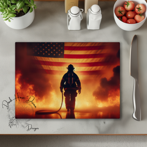 Dark Horse Dream Designs LLC – wholesale Skärbräda – Först in sist ut - Brandman Flamma - Skärbräda i glas0