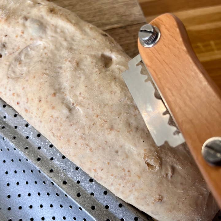 Sourdough by the Sea - Vendita all'ingrosso Utensile/attrezzo da cucina - Set lama per pane in legno con lama in acciaio inox e manico ergonomico4