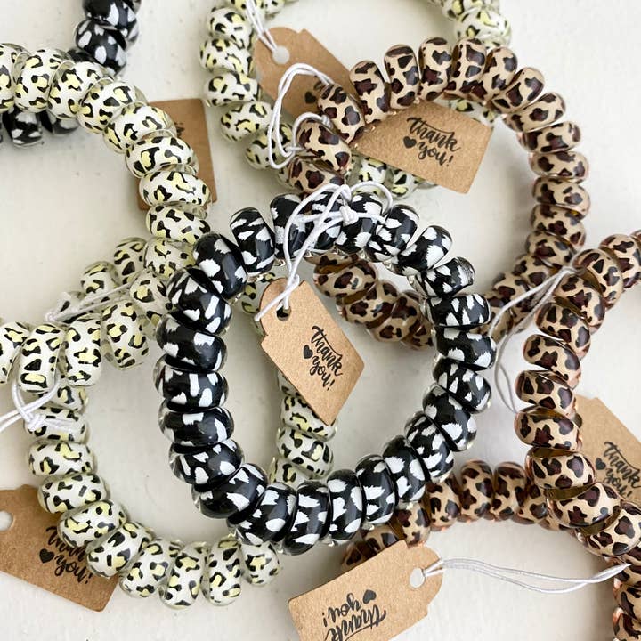 Tiny Gift Society – Großhandel Haargummi – Damen – Dankeschön-Geschenke Leoparden-Haarspulen Telefonkabel Haargummis