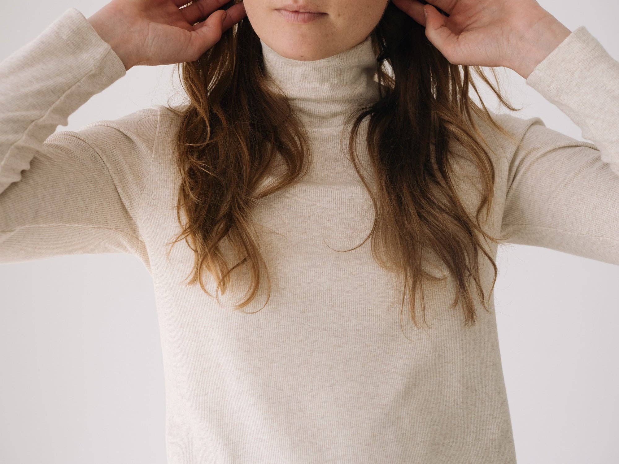 White Top orgánico de cuello alto acanalado en blanco for wholesale on Faire5