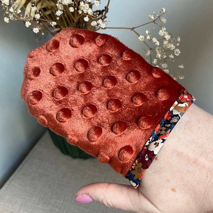 Gant démaquillant - Terracotta pour la vente par Les chouchous de Romane