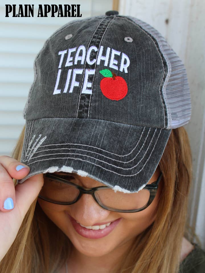 Casquette de balle Teacher Life pour la vente par Plain Apparel Tees