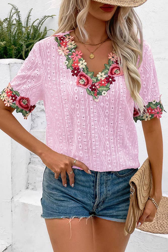 UNISHE - Wholesale Blouse - Women's - Plain Eyelet V Neck Embroidery Lace Blouse YBL0787