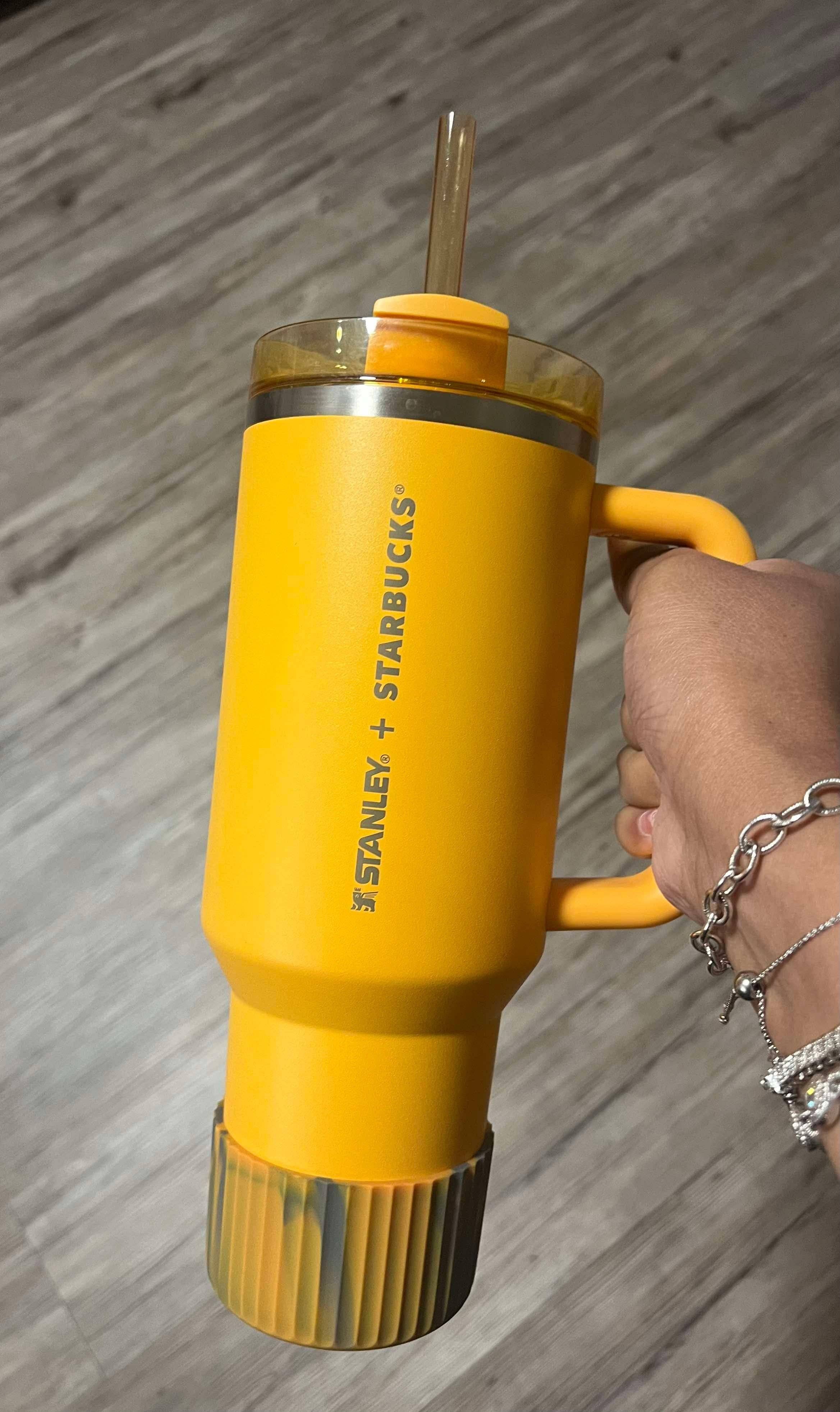Olive Lane Accessories – wholesale Insulated mug/tumbler – Mustard Grey - FLUTED Silicone Tumbler Boot2
