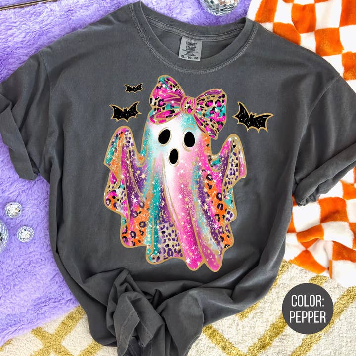 Comfort Colors® Girly Leopard Ghost T-shirt - Halloween T-shirt for engroshandel hos The Shirt Company