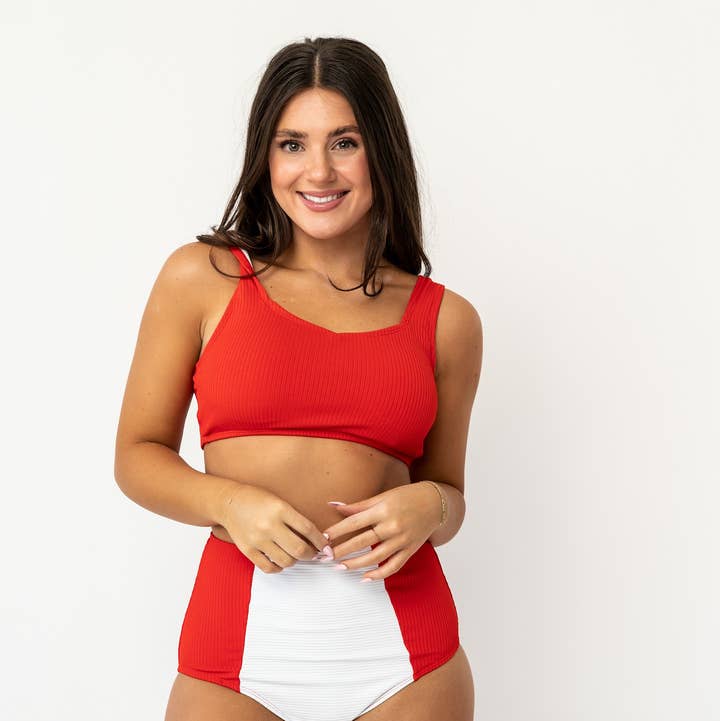 Poppy rood Poppy Red zwemtop met gedraaide achterkant voor groothandel op Faire