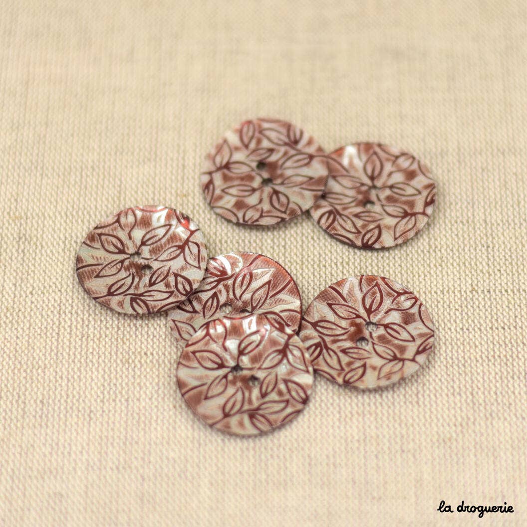 LA DROGUERIE - Wholesale Sewing Button/Snap - Engraved Akoya Button Small Foliage 31 mm3