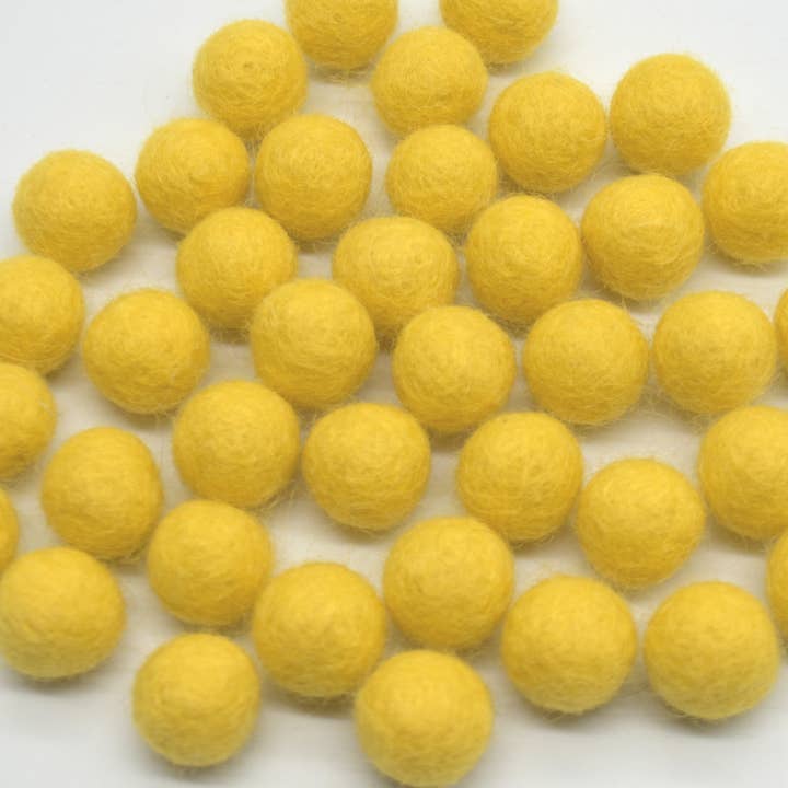 Bolas de Fieltro de Lana 100 Unidades 1.5cm Amarillo Mostaza para venta al por mayor de Oriental Direct Craft Supplies