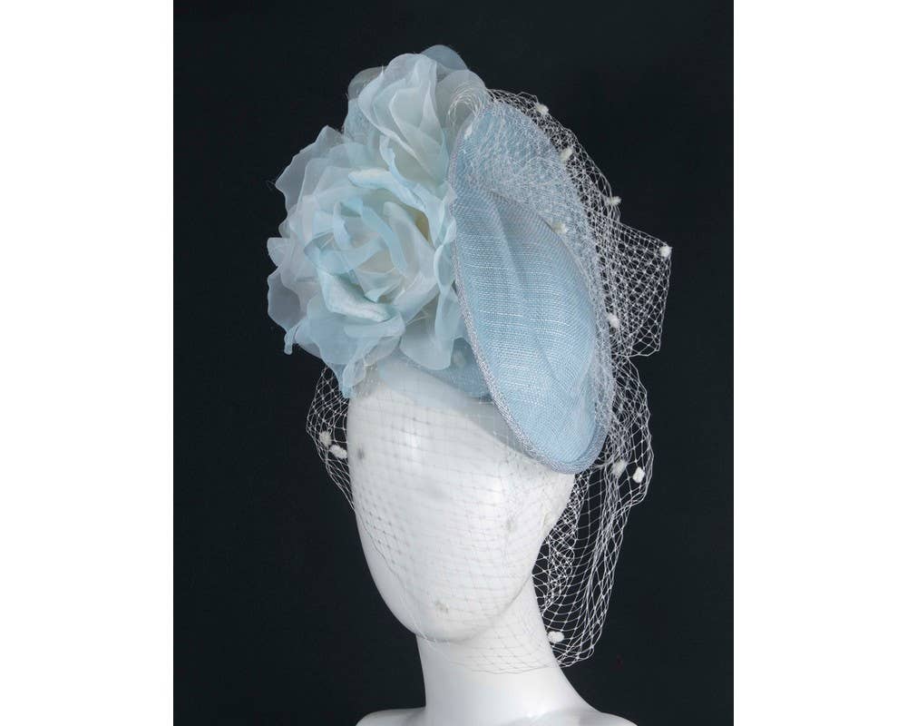 Max Alexander by Cupids Millinery Melbourne - Venta al por mayor Tocado - Mujer - Fascinador de carreras con flores y velo facial10