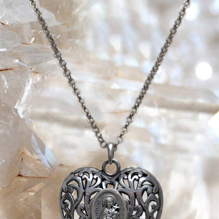 MariaSantissimaShop - Vente Colliers à pendentif - Cœur de Sainte-Thérèse de Lisieux - La petite fleur - Patronne des missionnaires ; personnes atteintes du VIH/sida ; fleuristes ; jardiniers et perte de parents