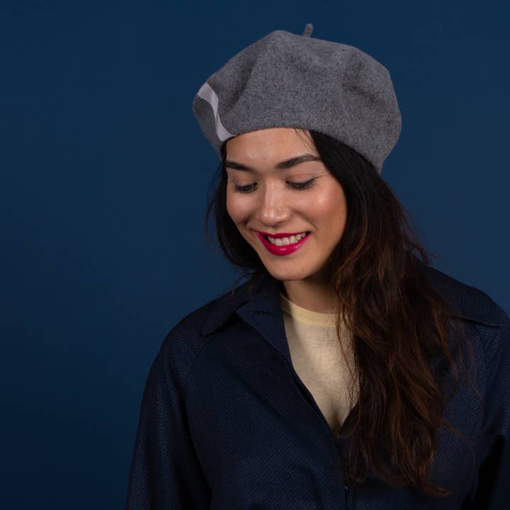 Béret Graphique Gris Roche pour la vente par La Cerise sur le Chapeau