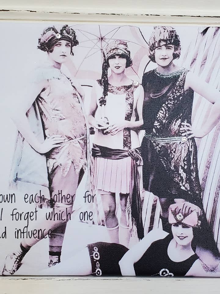 Vintage Beach Beauties Friends Bad Influence Leinwand für den Großhandel von Little Heart Designs