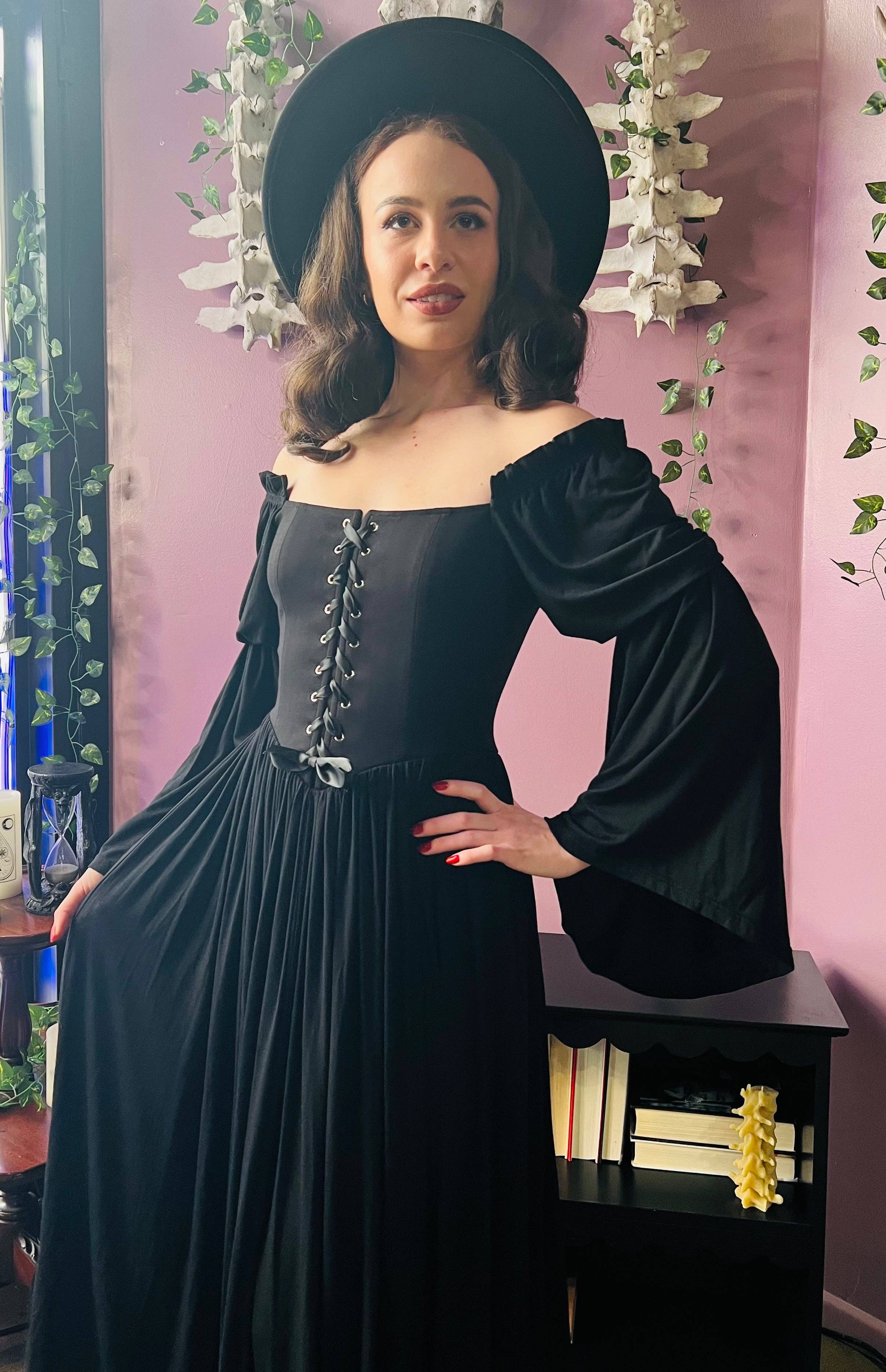 Witchwood Bags – wholesale Klänning - Dam – Lilith - Cottage goth-klänning i jersey med snörning - redo att skickas6