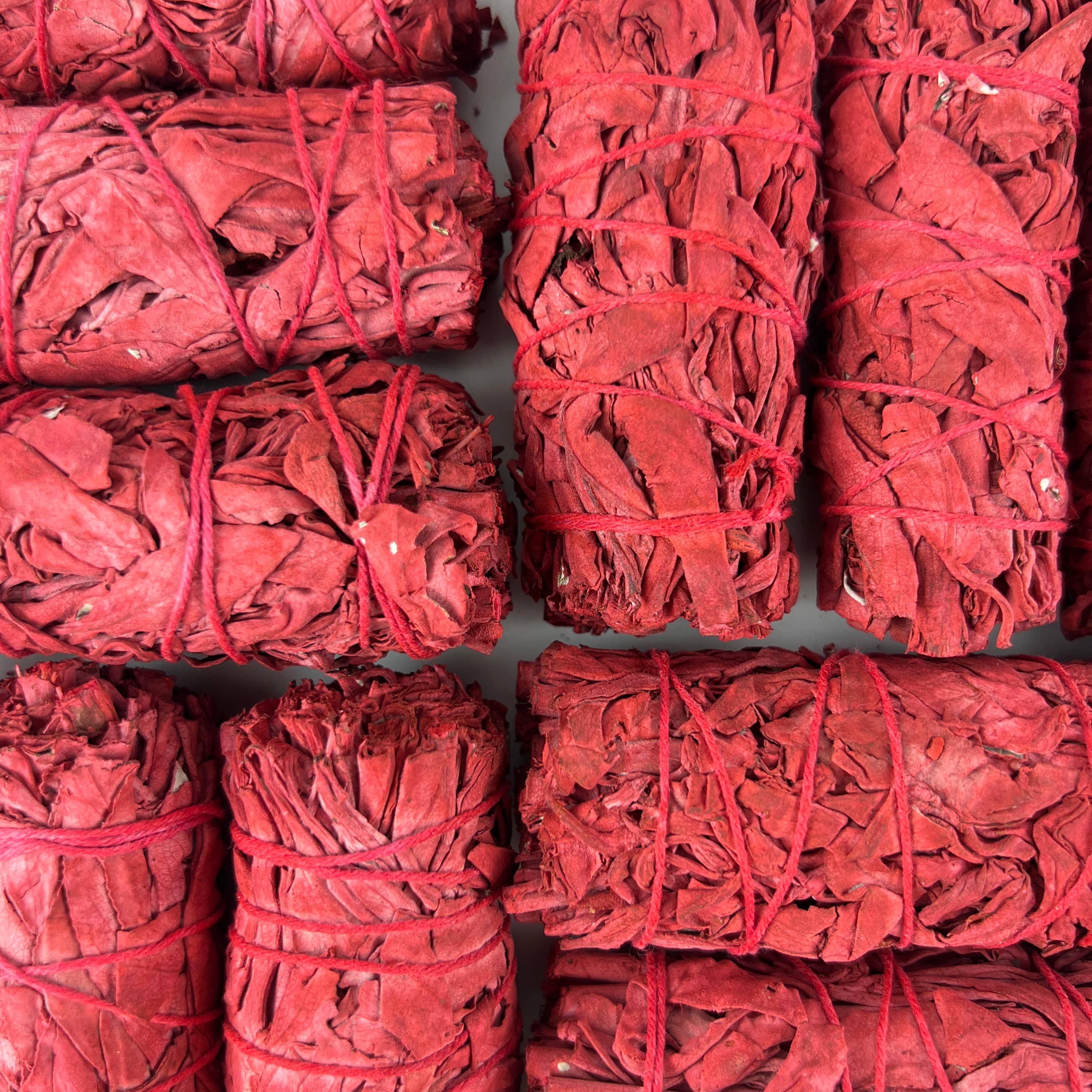 GREENROOTS USA LLC - Wholesale Sage Bundle - White Sage Dragon Blood Red Smudge Stick Bundle 4"8