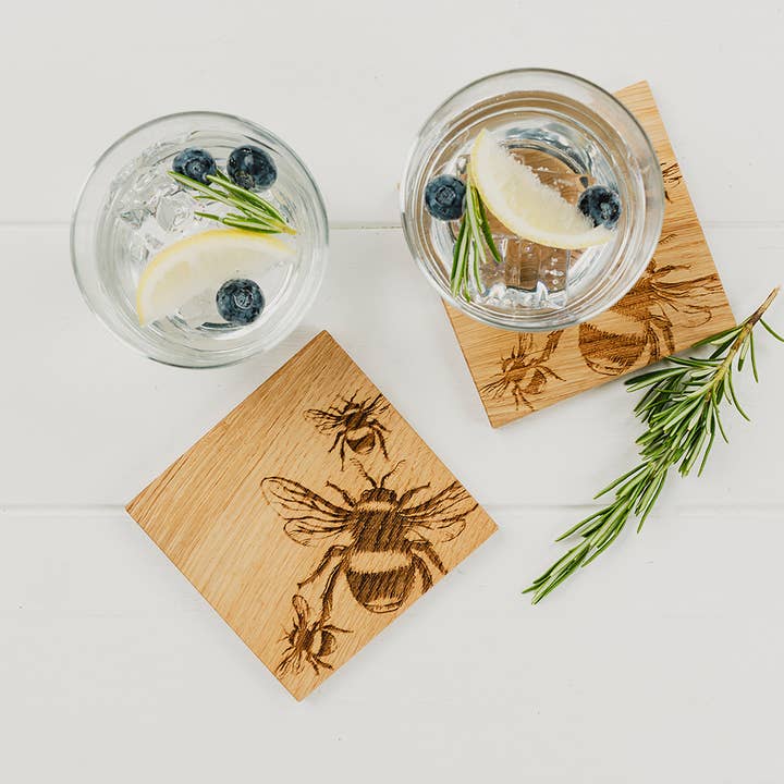 2 Dessous de verre en chêne d'abeille pour la vente par Selbrae House Ltd