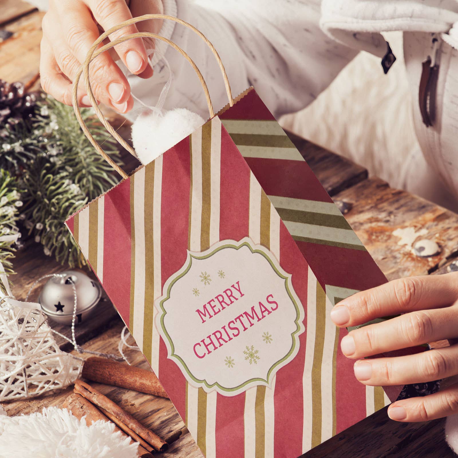 Fun Little Toys – wholesale Gift bag set/pack – 30 Pcs Christmas Gift Bags set Xmas Paper Bags6