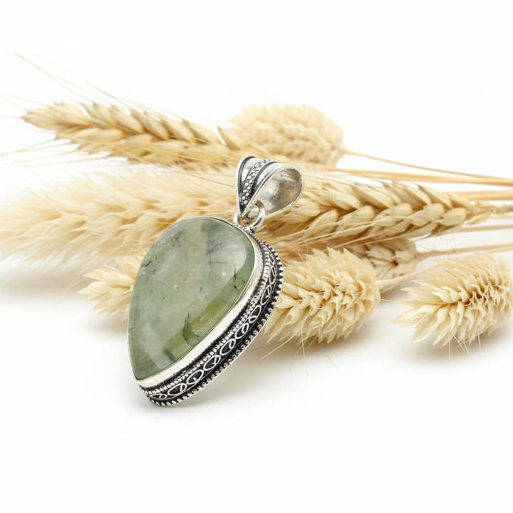 Hänge Prehnitsten för wholesale av Produtos Namasté