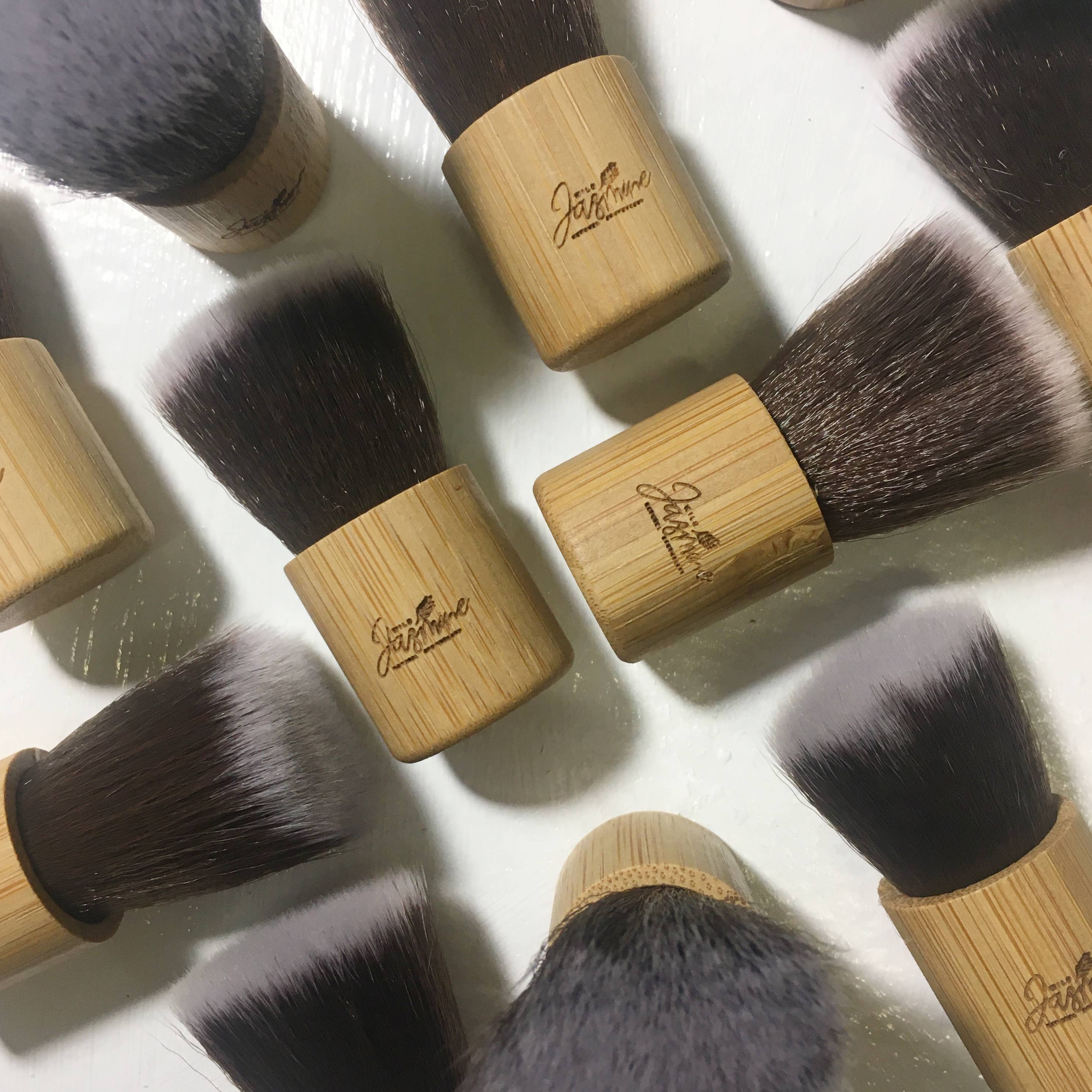 Wild Jasmine Natural Apothecary - Wholesale Hair Brush/Comb - Dry Shampoo Brush1