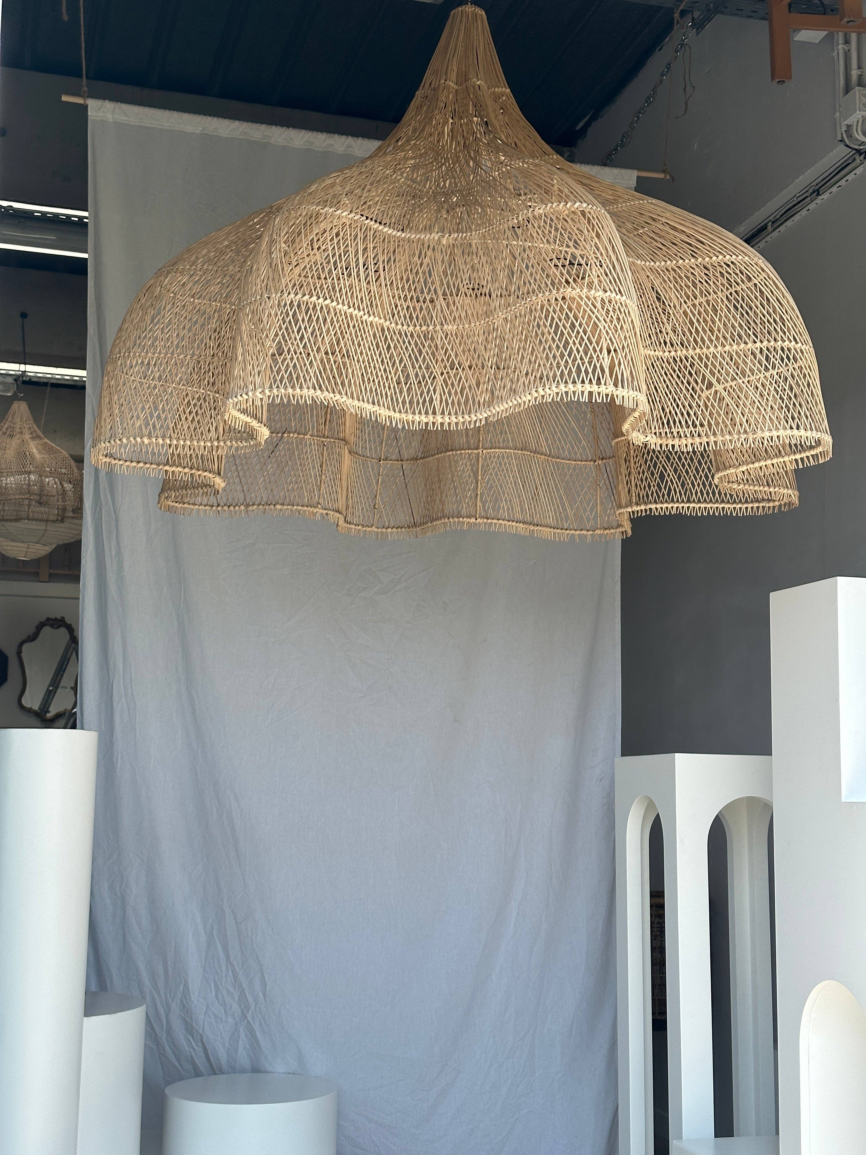 Office Objets - Wholesale Chandelier/Hanging Light - Immense rattan suspension in the shape of a flower, tulip, corolla H:1m; D:1m5019
