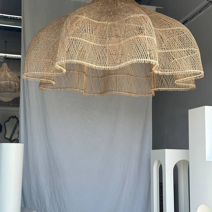 Office Objets - Wholesale Chandelier/Hanging Light - Immense rattan suspension in the shape of a flower, tulip, corolla H:1m; D:1m5019