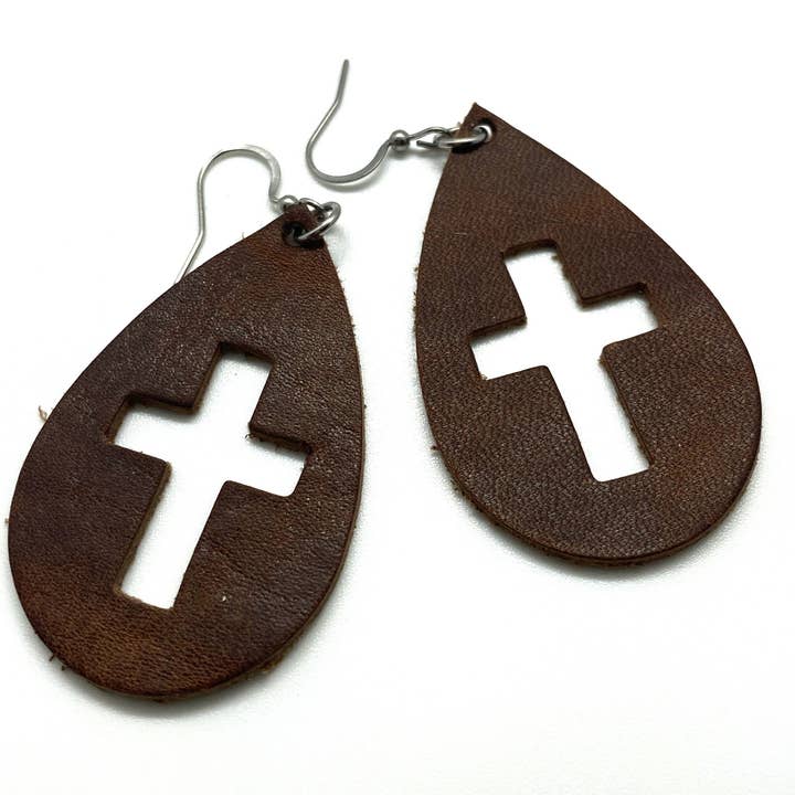 Close to My Faith - Croix rustique brune en forme de goutte, 5,1 cm pour la vente par The Pink Antler Accessory Co.