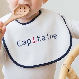 Set mit 7 Lätzchen - Captain Kisses für den Großhandel von Trois kilos Sept