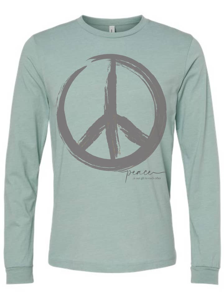 Grand T-shirt à manches longues Art La paix est notre cadeau pour la vente par Wyld Earth