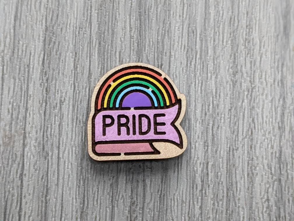 Chikai Shop - Vendita all'ingrosso Spille - Spilla con spilla in legno Rainbow Pride1