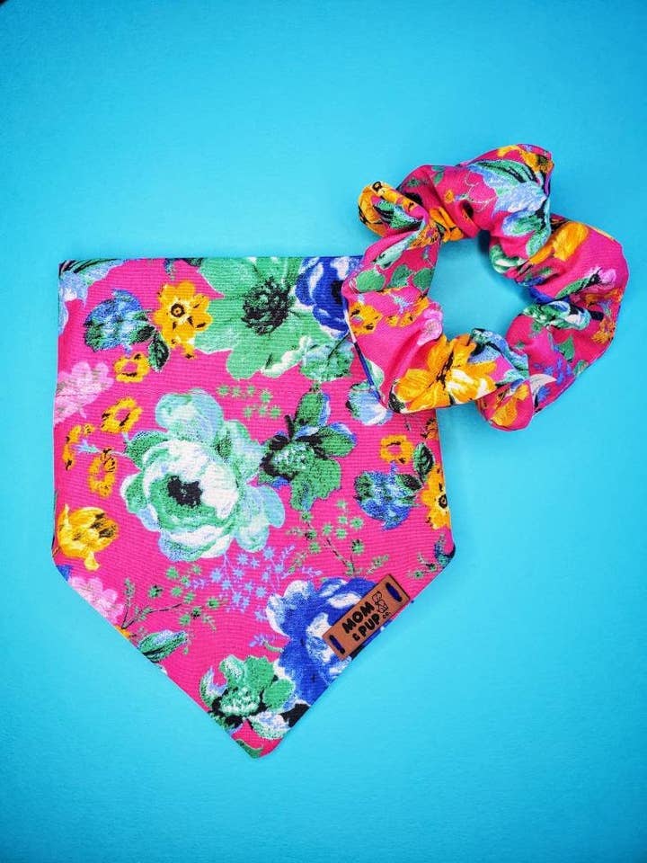 Bandana sobre a coleira - Lenço de cão, bandana de gato, cão floral por atacado de Mom And Pup Co.