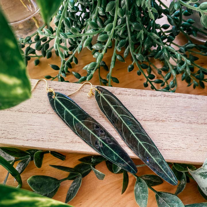 hethr - Wholesale Dangle Earrings - Queen Anthurium Plant Leaf Earring, Magnet, Pin, Decor2